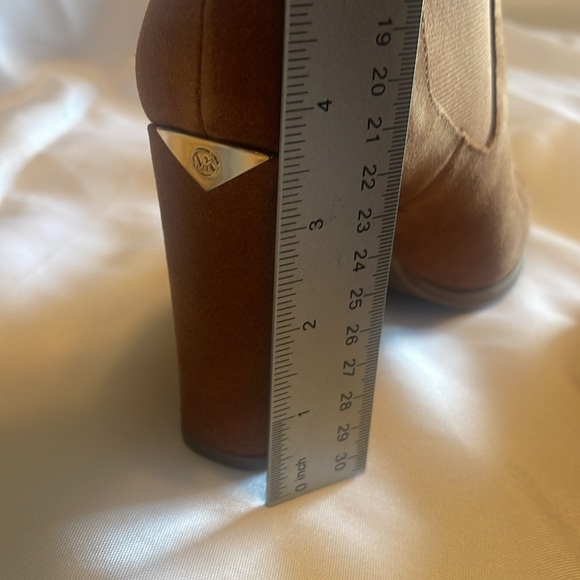 Michael Kors Womens
Suede Boots Sz US 8.5 - Picture 13 of 13